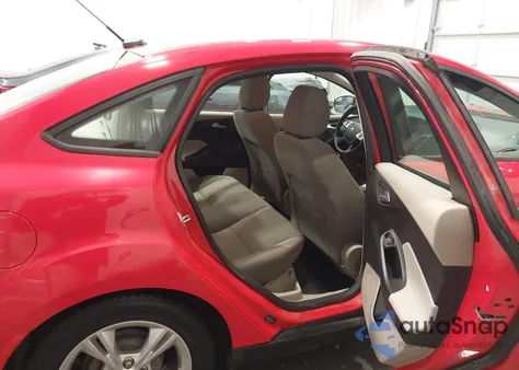 2014 Ford Focus Se z USA, uszkodzony, nr VIN 1FADP3F27EL266294